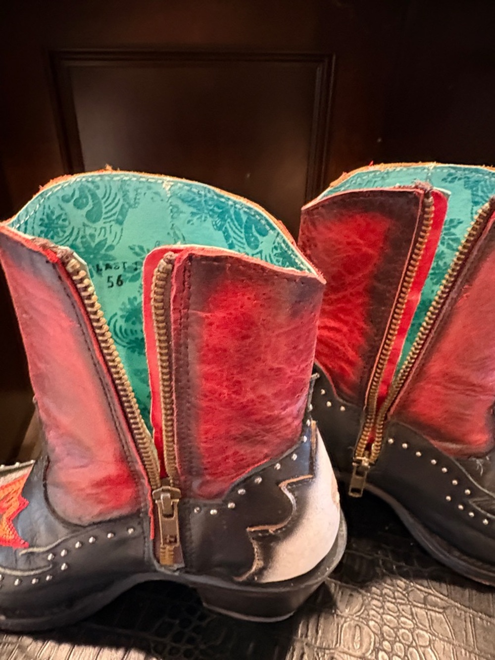 Embroidered Black & Red Western Ankle Boots Corral. Worn once . - Picture 6 of 6